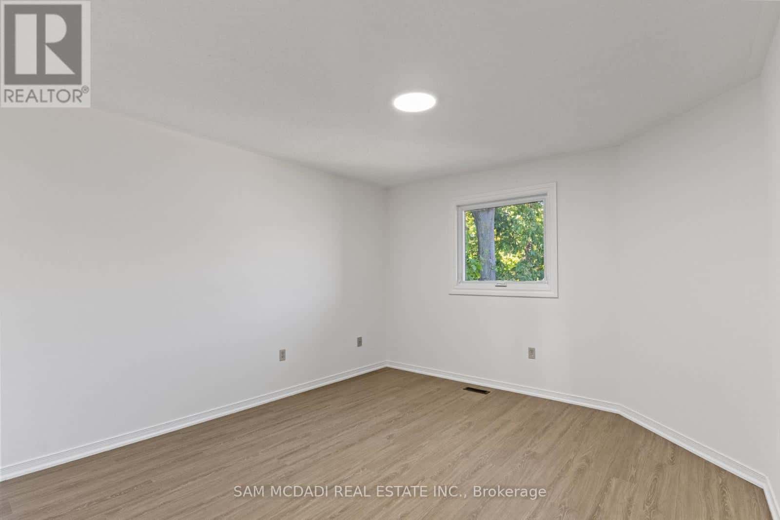 459 GLENASHTON DRIVE — Oakville (WC Wedgewood Creek), Ontario - Photo 3 of 32