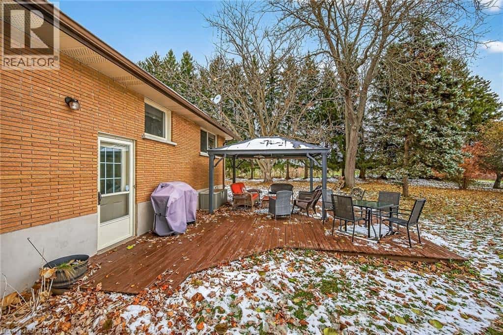 580 WOODHILL Road — Flamborough, Ontario - Photo 5 of 46