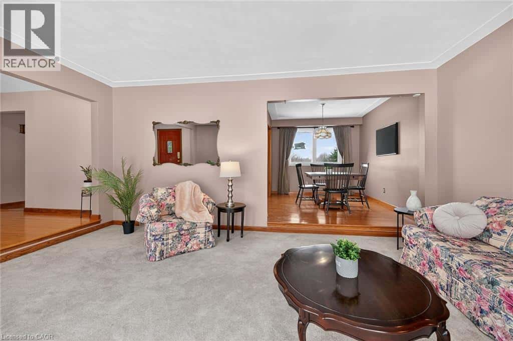 580 WOODHILL Road — Flamborough, Ontario - Photo 4 of 46