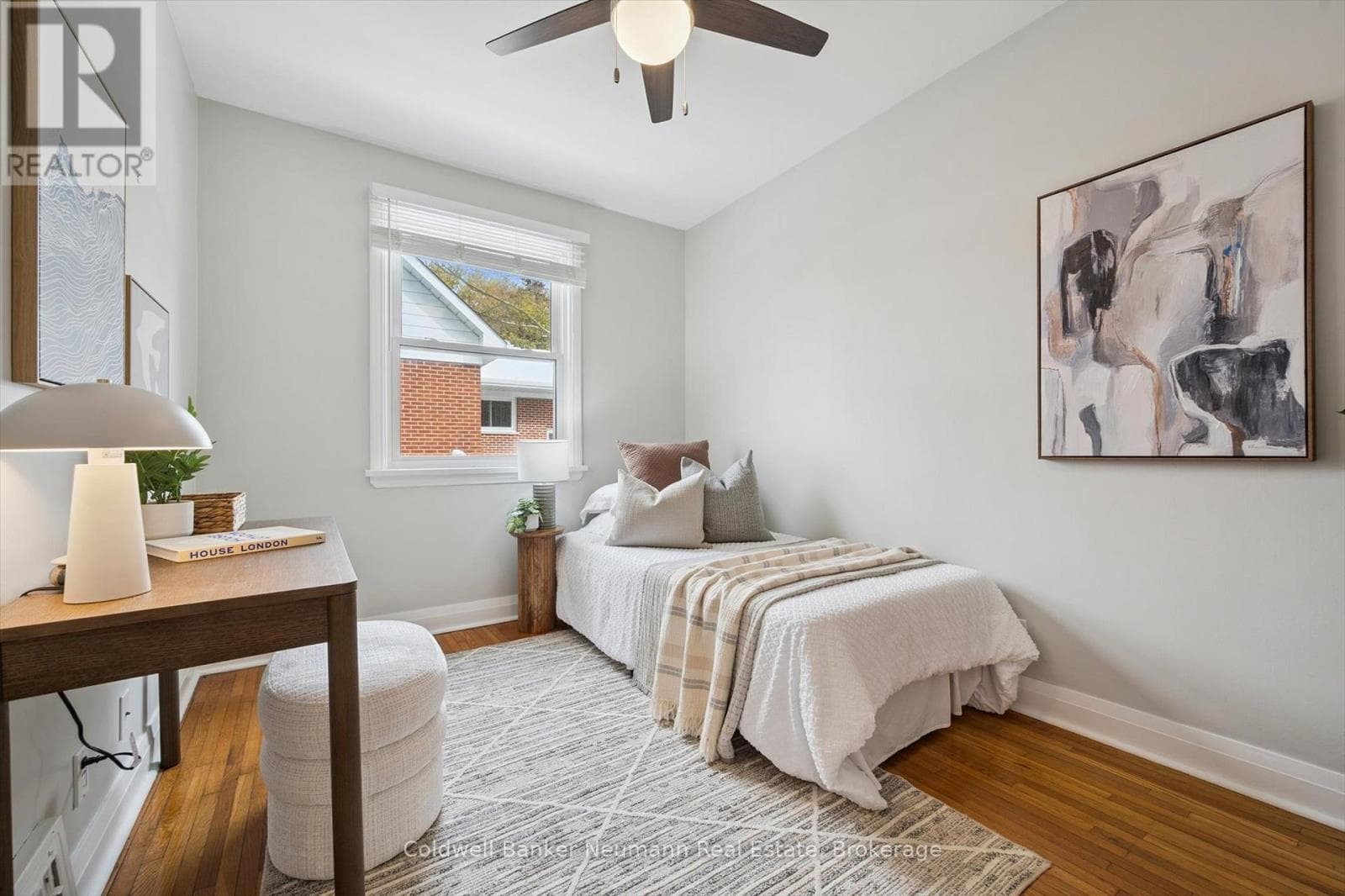 564 PAISLEY STREET — Guelph (Junction/Onward Willow), Ontario - Main photo