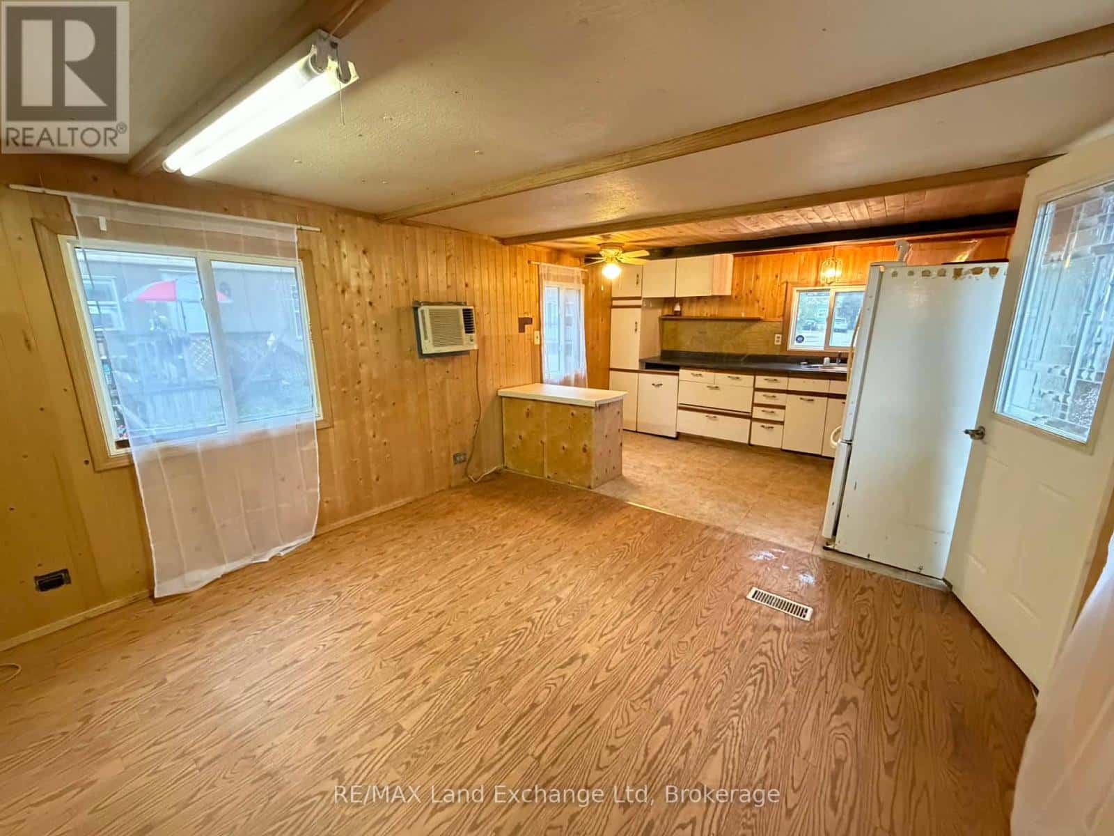 27 - 343 VICTORIA STREET — Central Huron (Clinton), Ontario - Photo 5 of 11