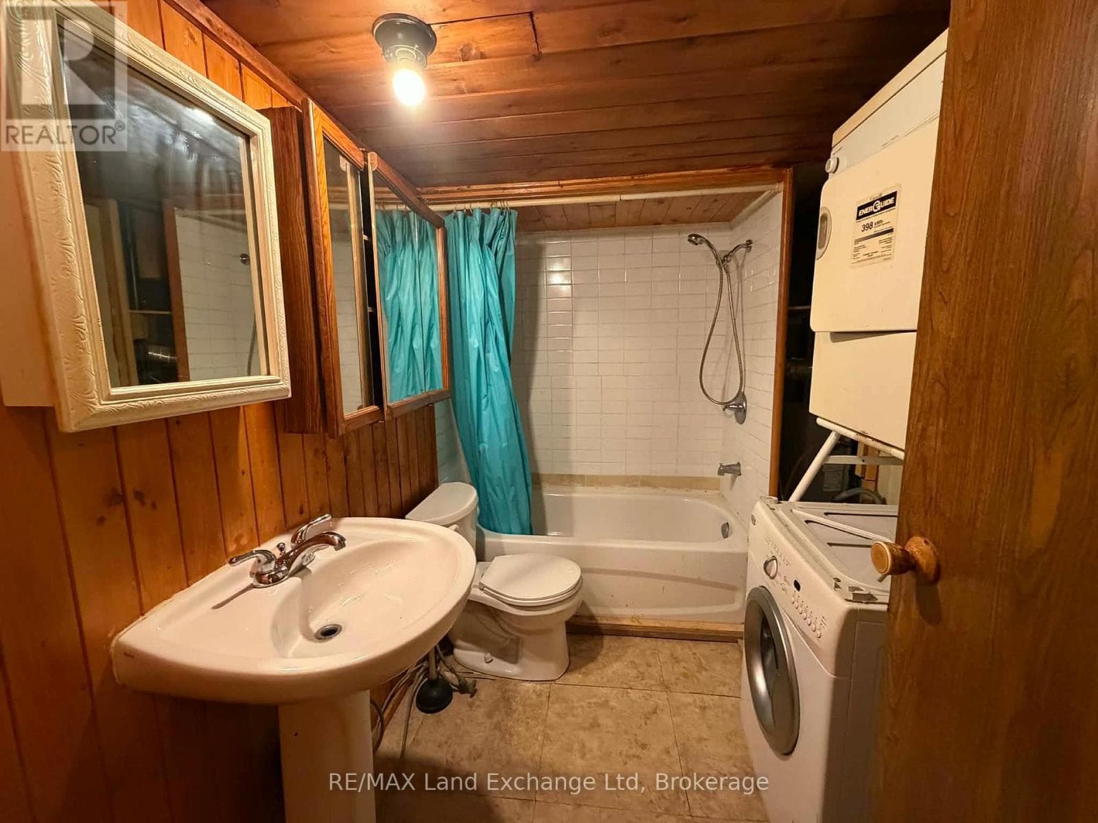 27 - 343 VICTORIA STREET — Central Huron (Clinton), Ontario - Main photo