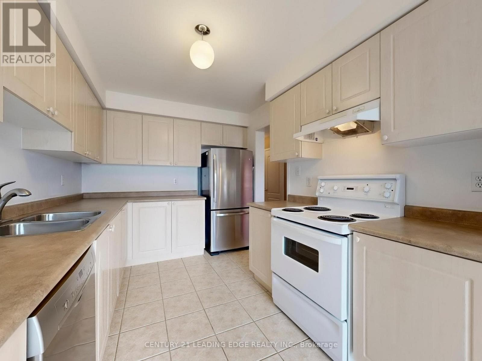 41 TELEGRAPH DRIVE — Whitby (Williamsburg), Ontario - Main photo