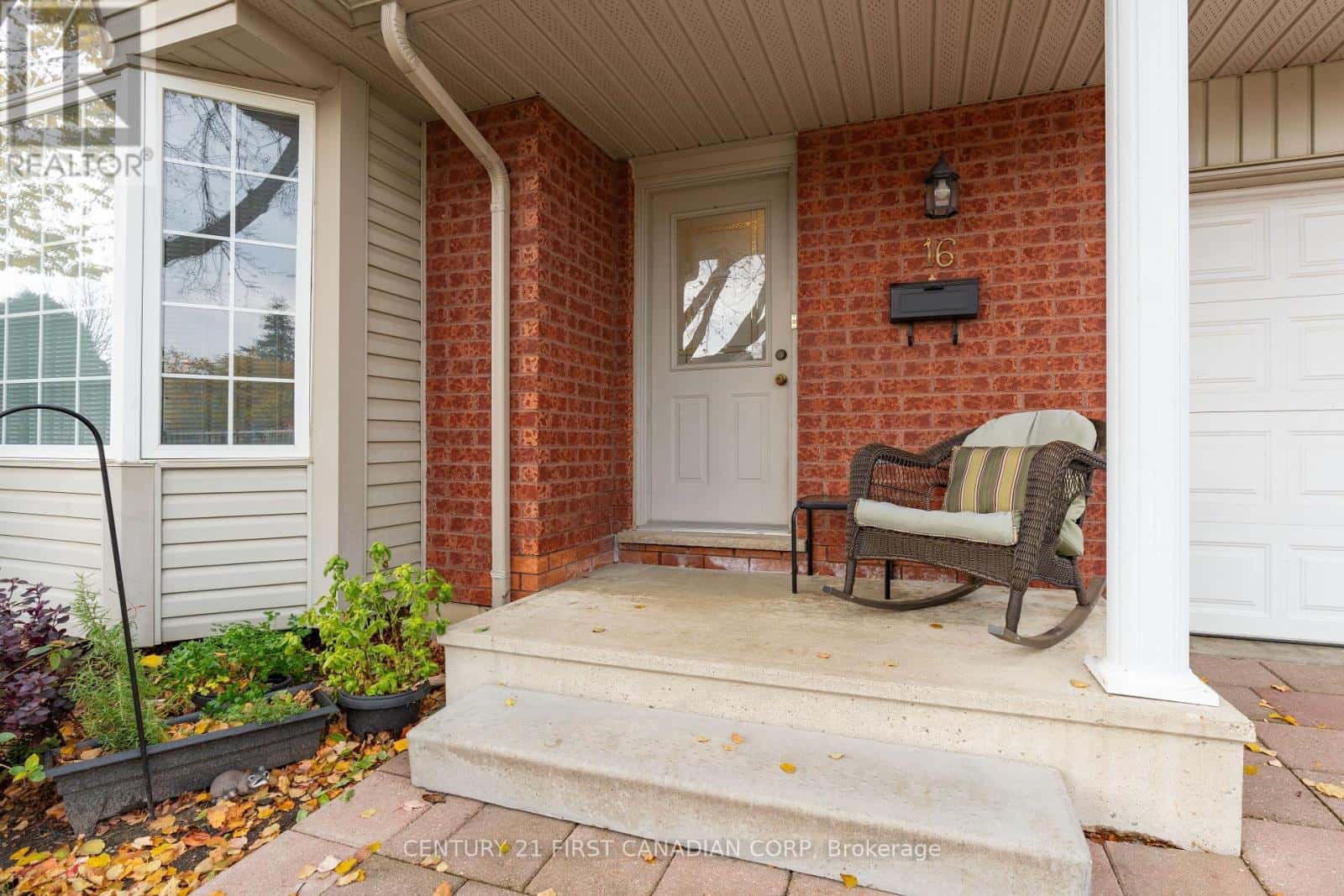 16 - 875 THISTLEDOWN WAY — London North (North I), Ontario - Photo 3 of 40