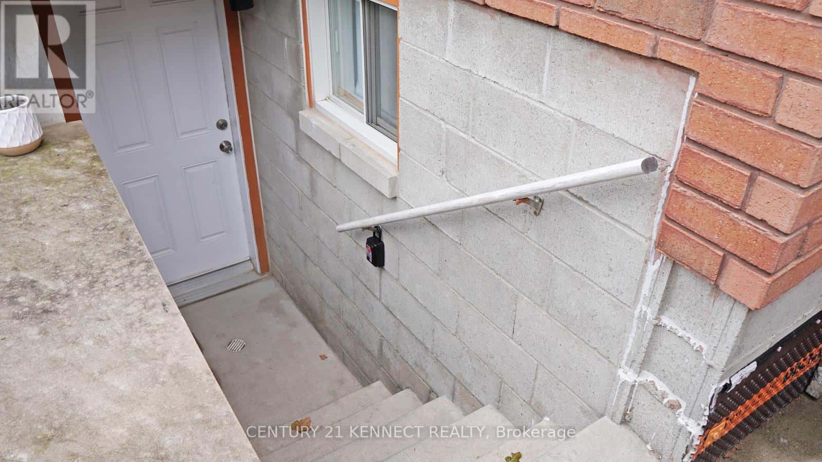 245 NAIRN AVENUE — Toronto (Caledonia-Fairbank), Ontario - Photo 3 of 15