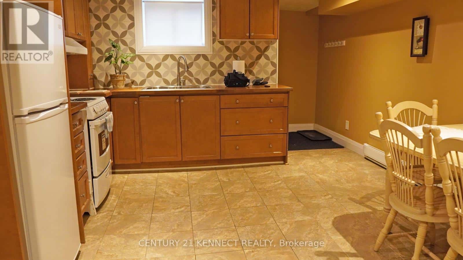 245 NAIRN AVENUE — Toronto (Caledonia-Fairbank), Ontario - Photo 5 of 15