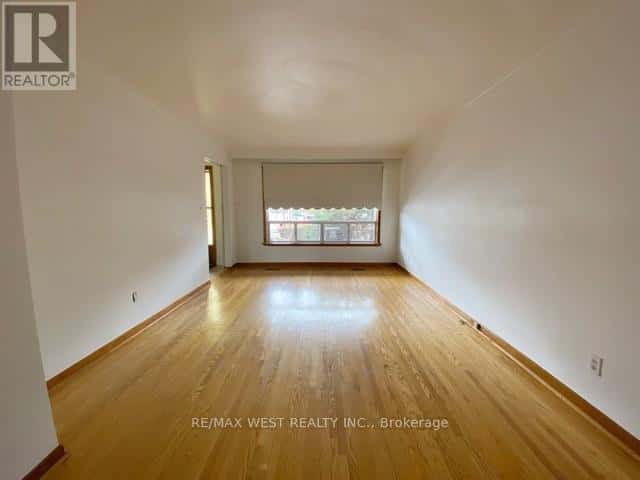 33 STARVIEW DRIVE — Toronto (Humberlea-Pelmo Park), Ontario - Photo 5 of 13