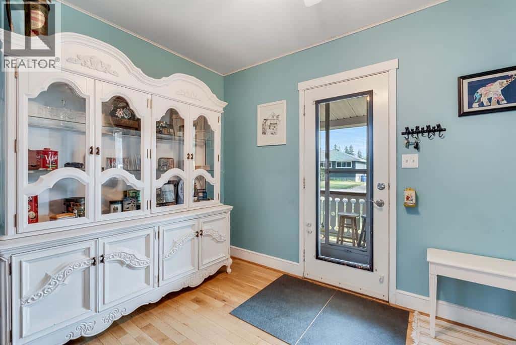 1310 Centre Street — Carstairs, Alberta - Photo 4 of 22