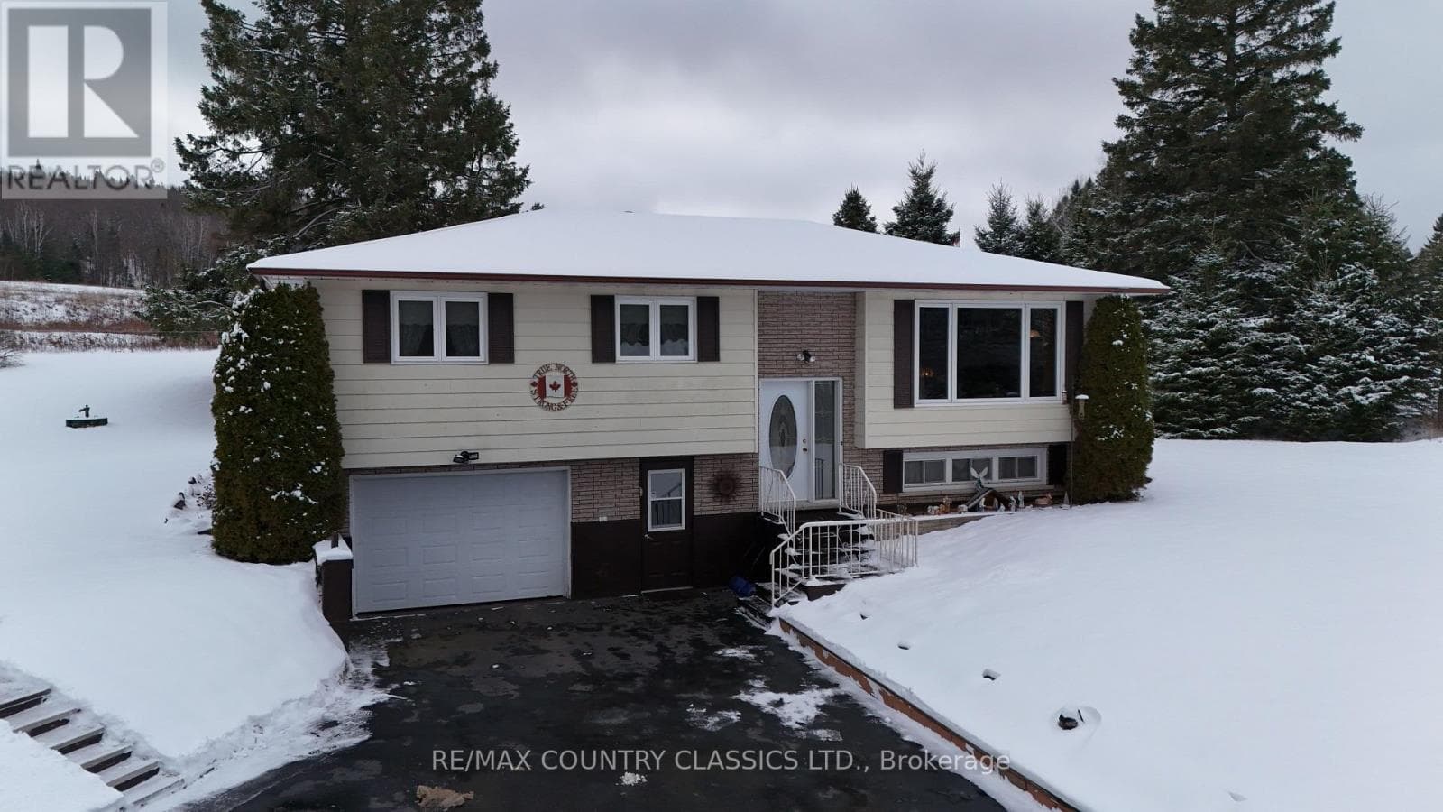 3559 SOUTH BAPTISTE LAKE ROAD — Highlands East (Cardiff Ward), Ontario - Main photo