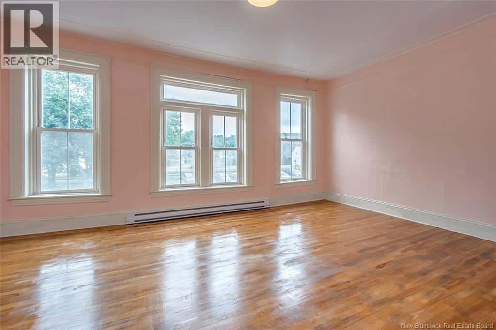 27 Broad Street — Sussex, New Brunswick - Photo 5 of 16