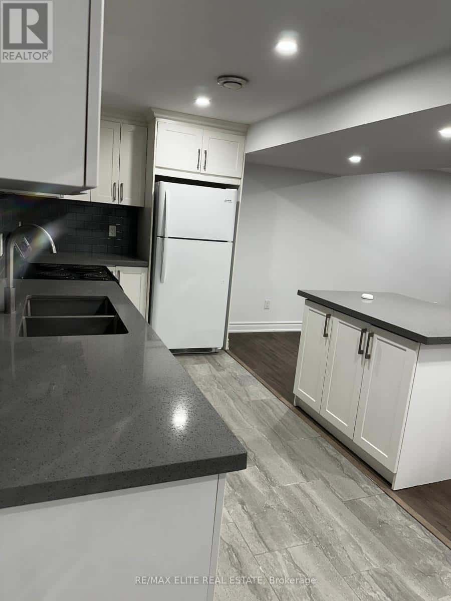 77 FOREHT CRESCENT — Aurora (Aurora Heights), Ontario - Photo 2 of 11