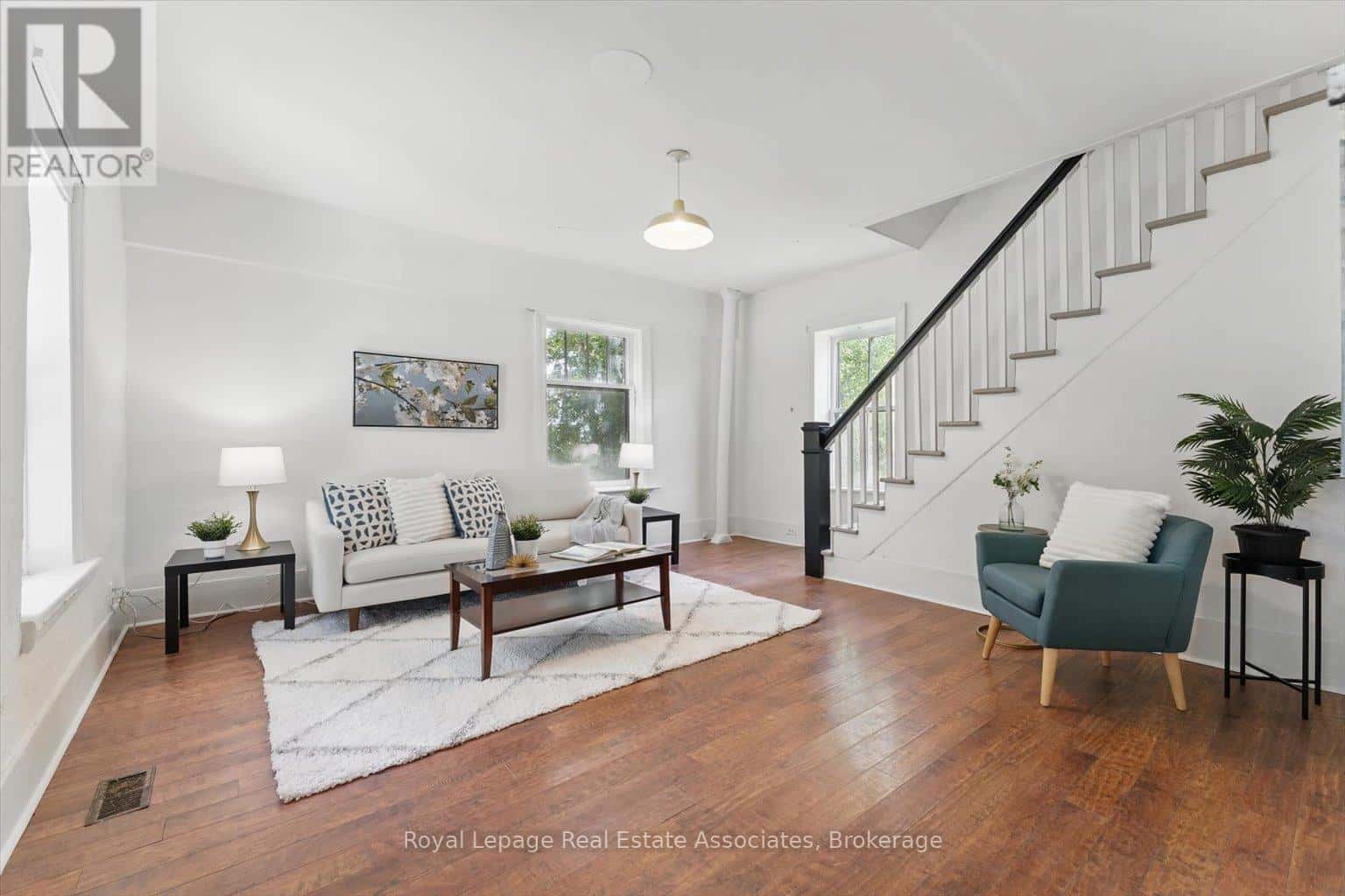 401 DRAPER STREET — Halton Hills (Rural Halton Hills), Ontario - Photo 2 of 29