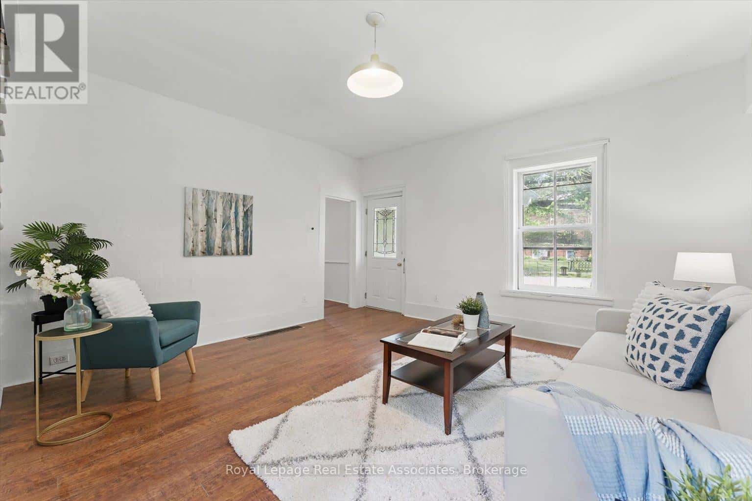 401 DRAPER STREET — Halton Hills (Rural Halton Hills), Ontario - Photo 3 of 29