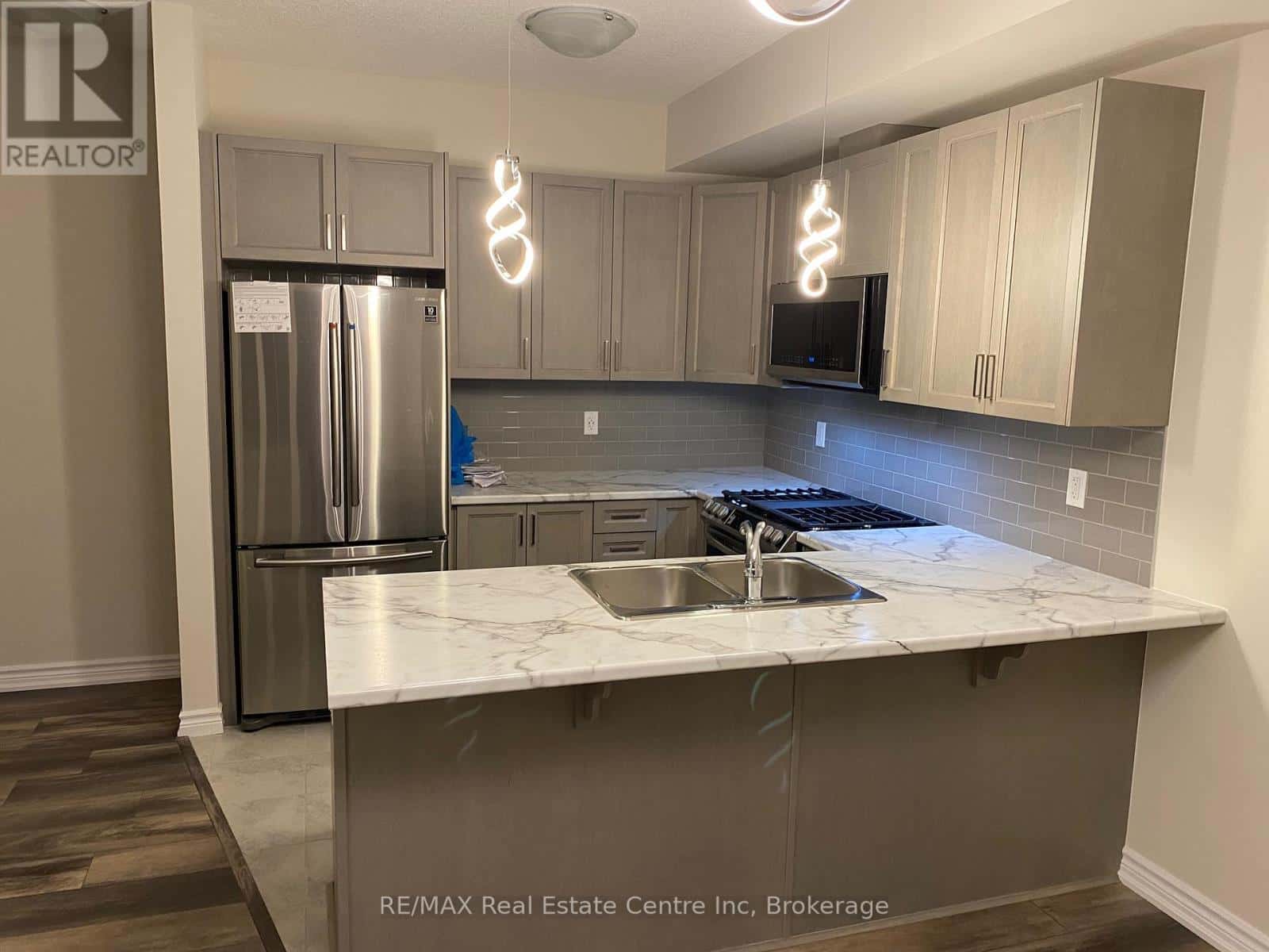 108 - 445 ONTARIO STREET S — Milton (TM Timberlea), Ontario - Photo 3 of 19