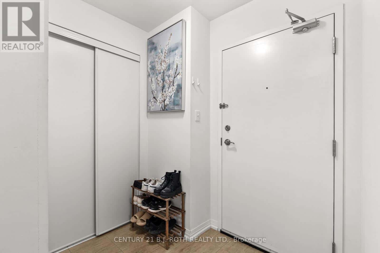 103 - 300 ESSA ROAD — Barrie (0 West), Ontario - Photo 4 of 23