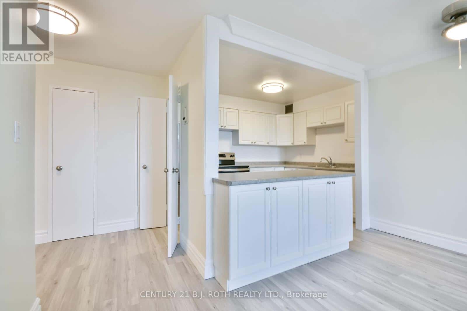 45 - 2 GROVE STREET E — Barrie (Wellington), Ontario - Photo 3 of 22