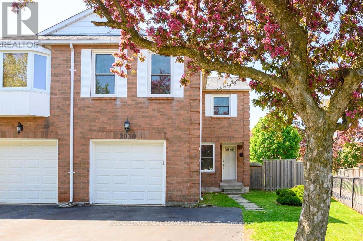 2030 GLENADA CRESCENT — Oakville (WC Wedgewood Creek), Ontario - Photo 3 of 35