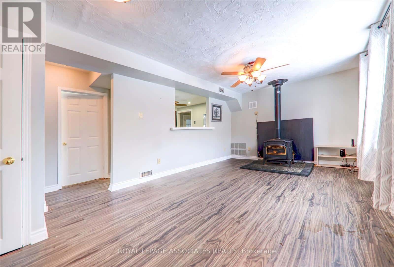 21654 WARDEN AVENUE — East Gwillimbury, Ontario - Photo 3 of 29