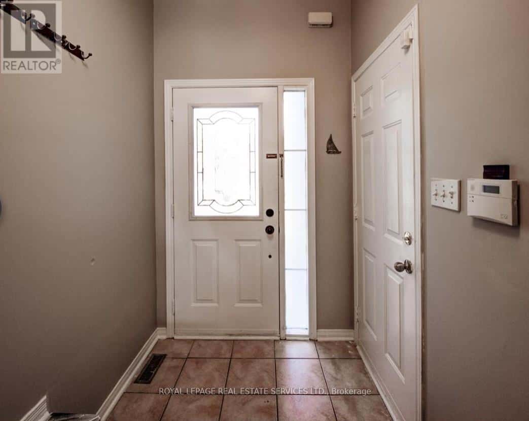 2431 NEWCASTLE CRESCENT — Oakville (WT West Oak Trails), Ontario - Photo 3 of 34