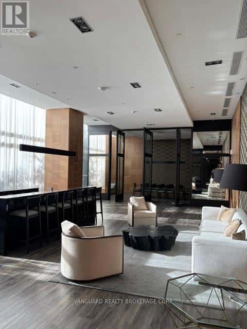 1916 - 160 VANDERHOOF AVENUE — Toronto (Thorncliffe Park), Ontario - Photo 4 of 33