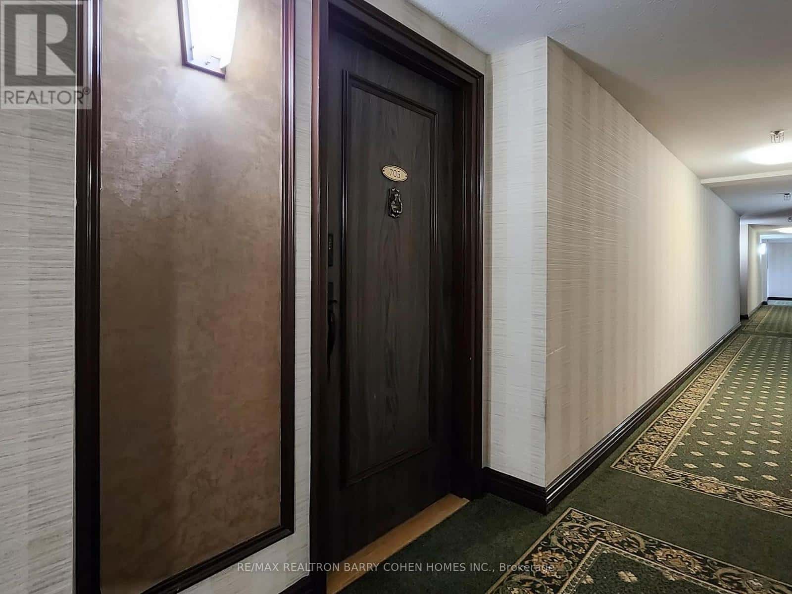 705 - 8111 YONGE STREET — Markham (Royal Orchard), Ontario - Photo 4 of 16