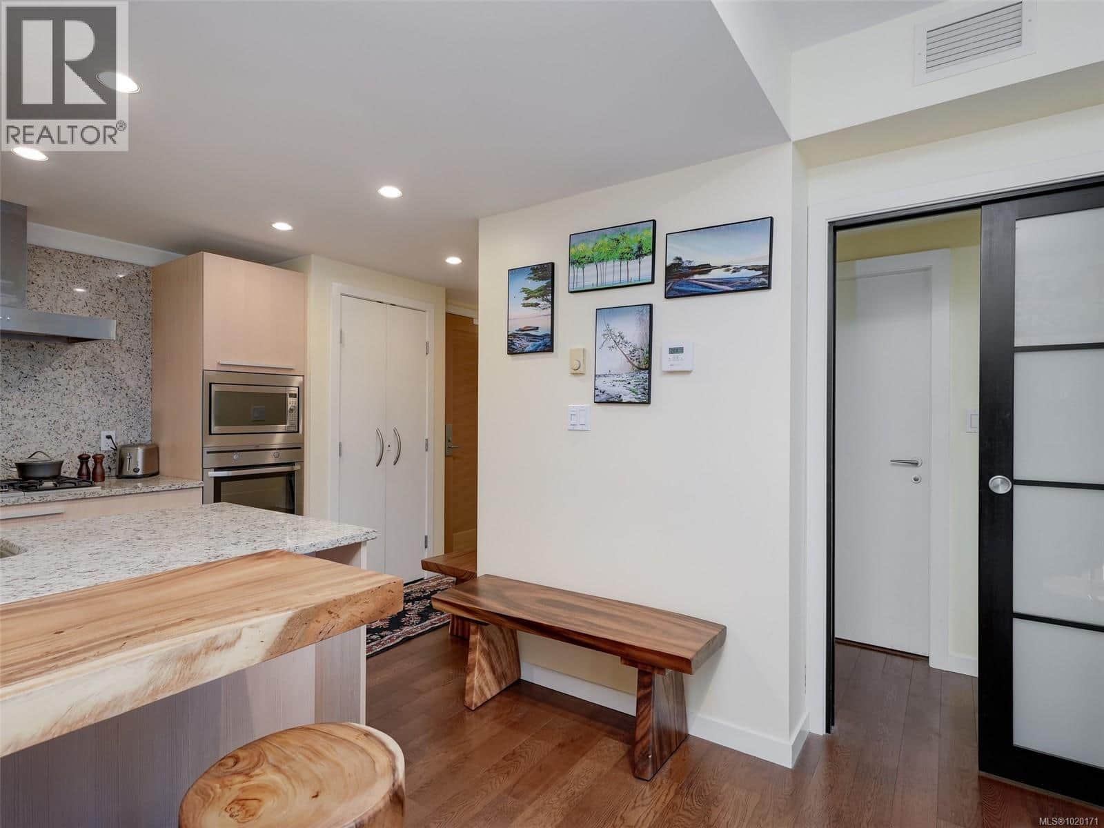 403 708 Burdett Ave - Photo 5 of 24, Victoria, British Columbia