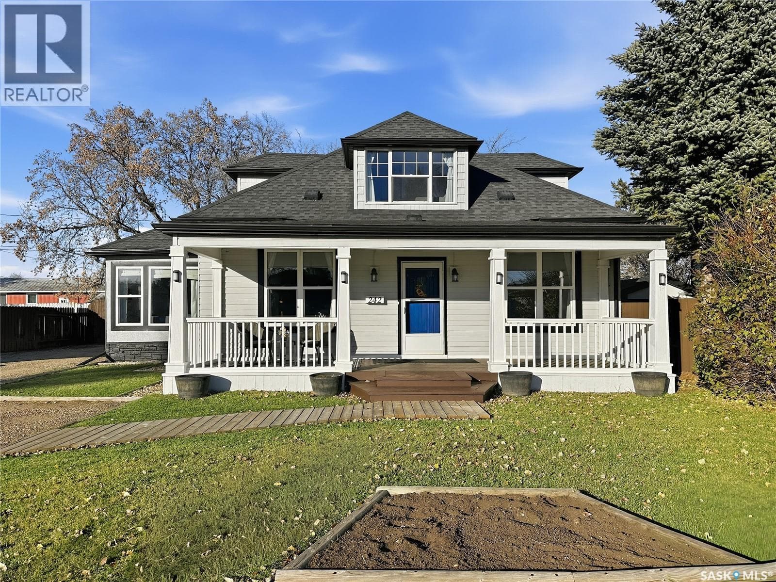 242 30th STREET — Battleford, Saskatchewan - Main photo
