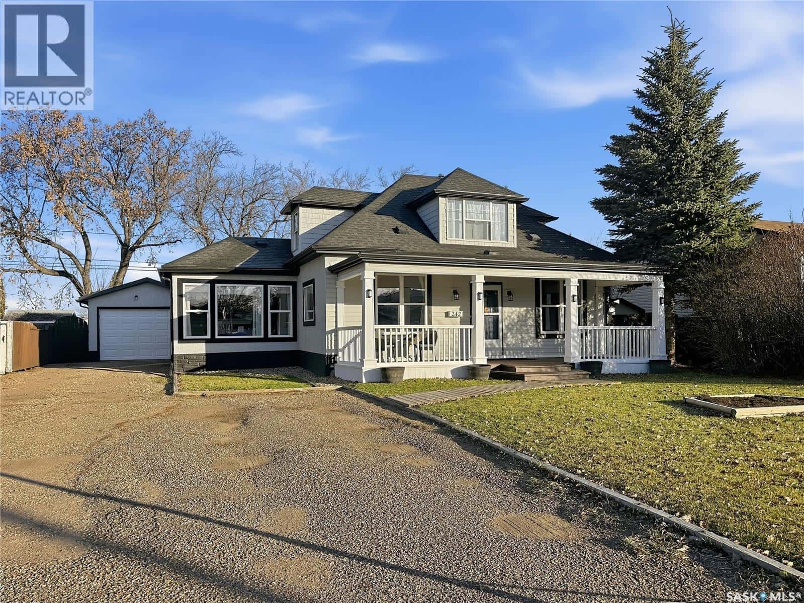 242 30th STREET — Battleford, Saskatchewan - Photo 2 of 41