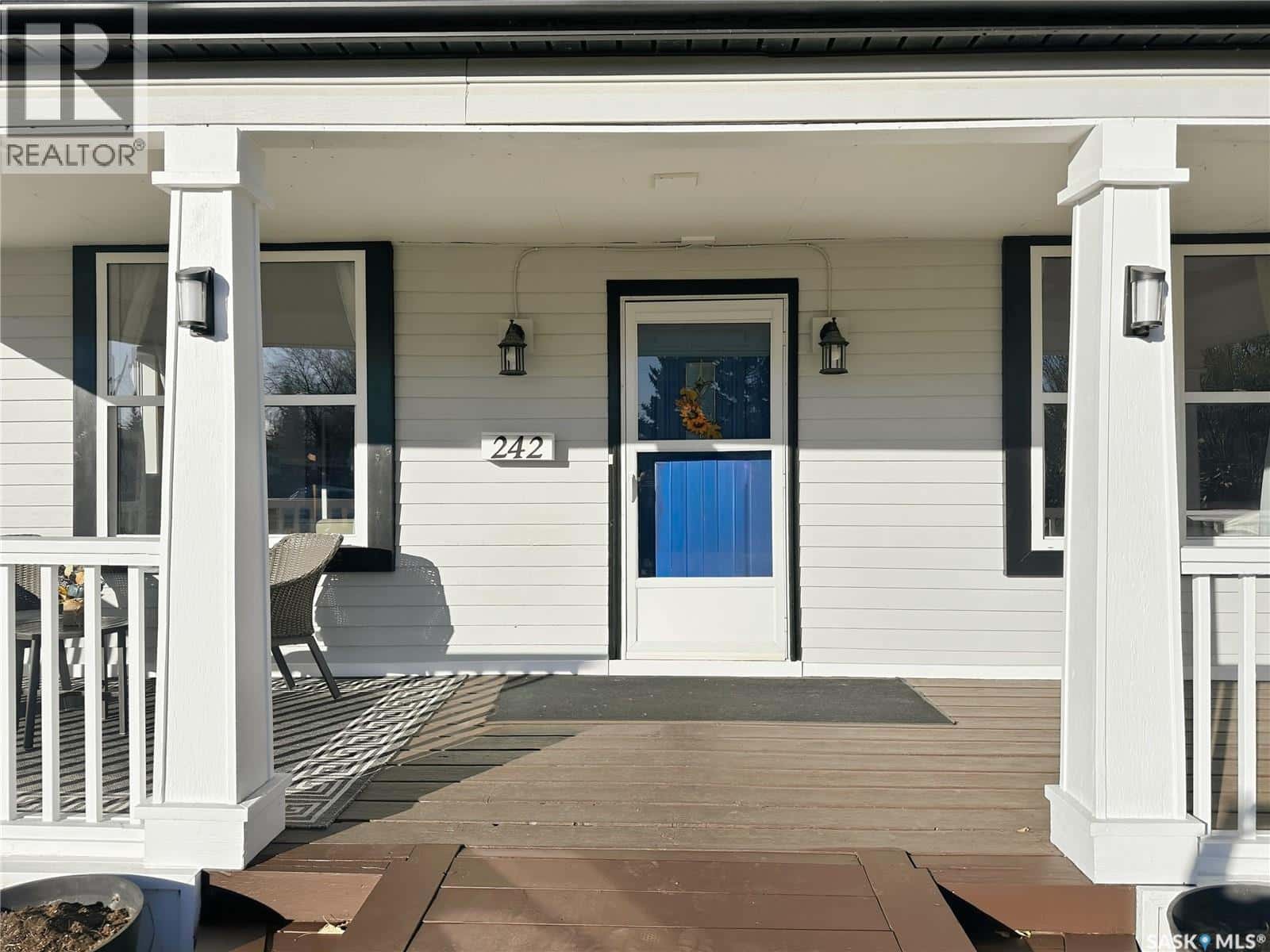 242 30th STREET — Battleford, Saskatchewan - Photo 4 of 41