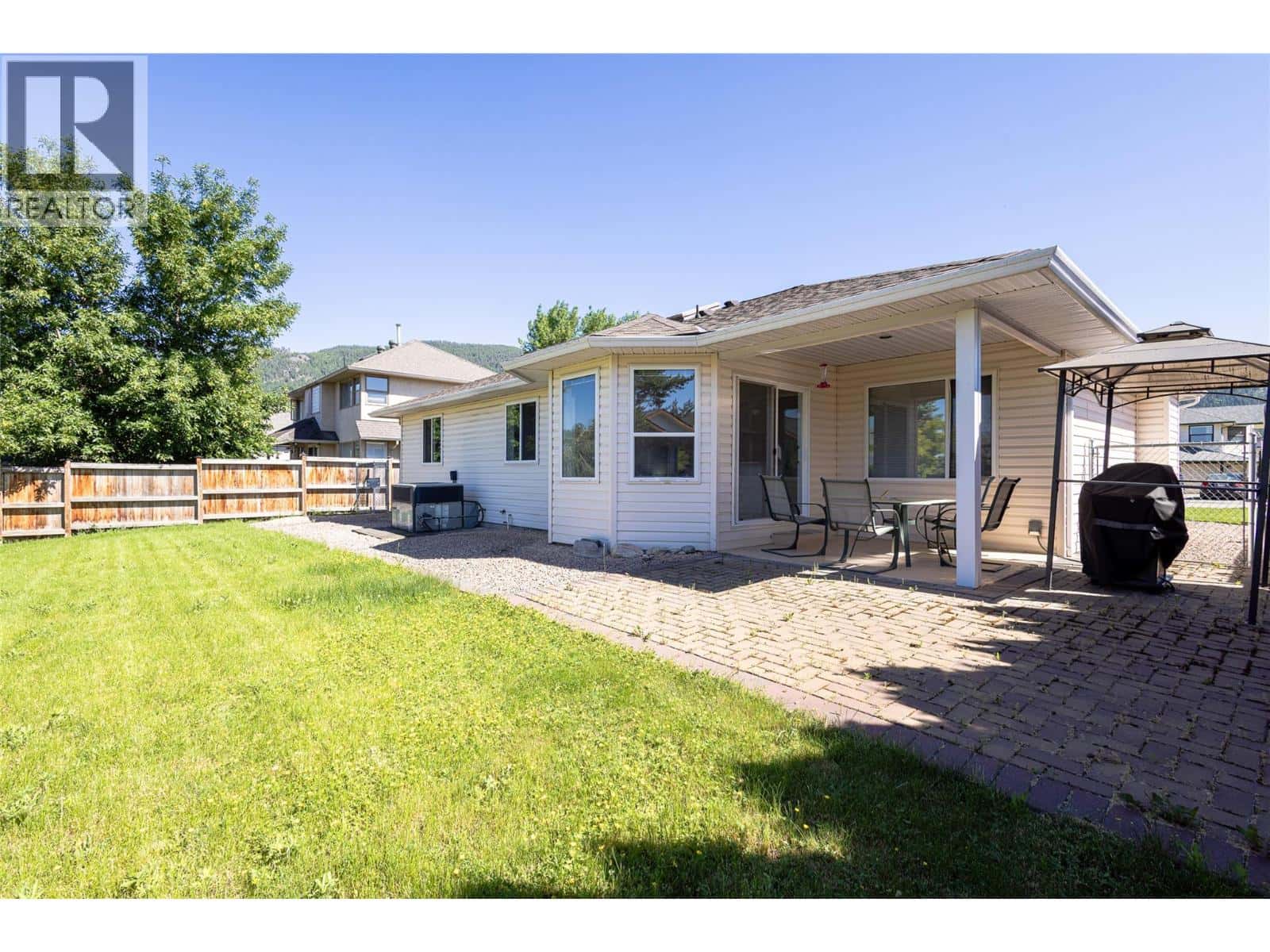 2304 Bradley Drive — Armstrong, British Columbia - Photo 5 of 45