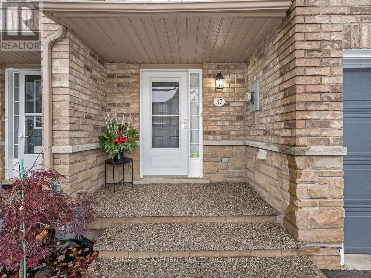 37 - 4055 FOREST RUN AVENUE — Burlington (Tansley), Ontario - Photo 2 of 39