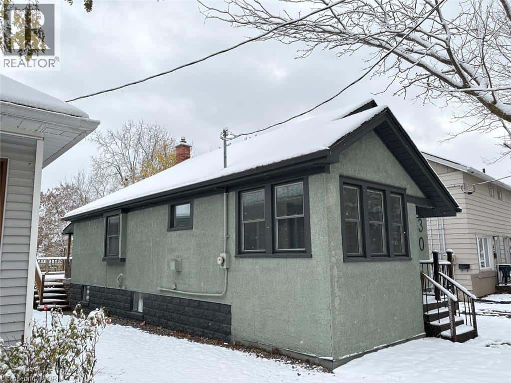 30 EASTCHESTER Avenue — St. Catharines, Ontario - Photo 3 of 21