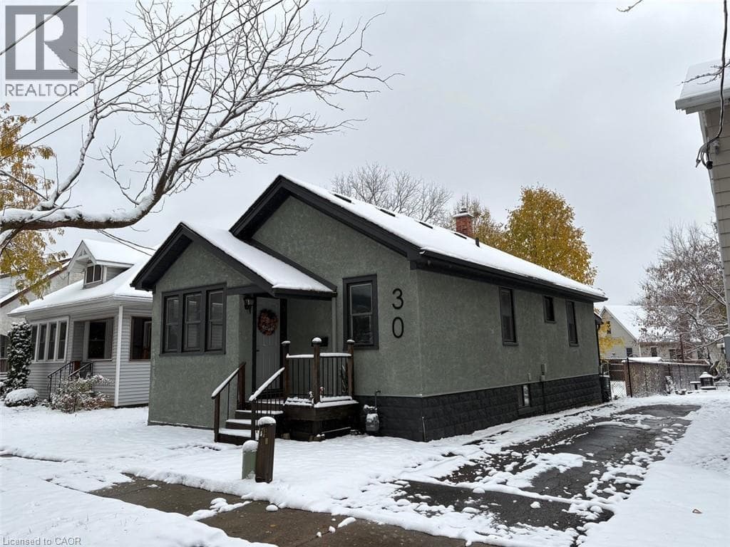 30 EASTCHESTER Avenue — St. Catharines, Ontario - Main photo