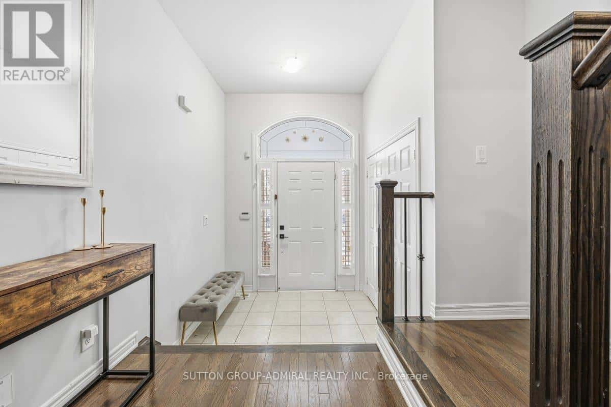 10 USHERWOOD STREET — Aurora, Ontario - Photo 4 of 50