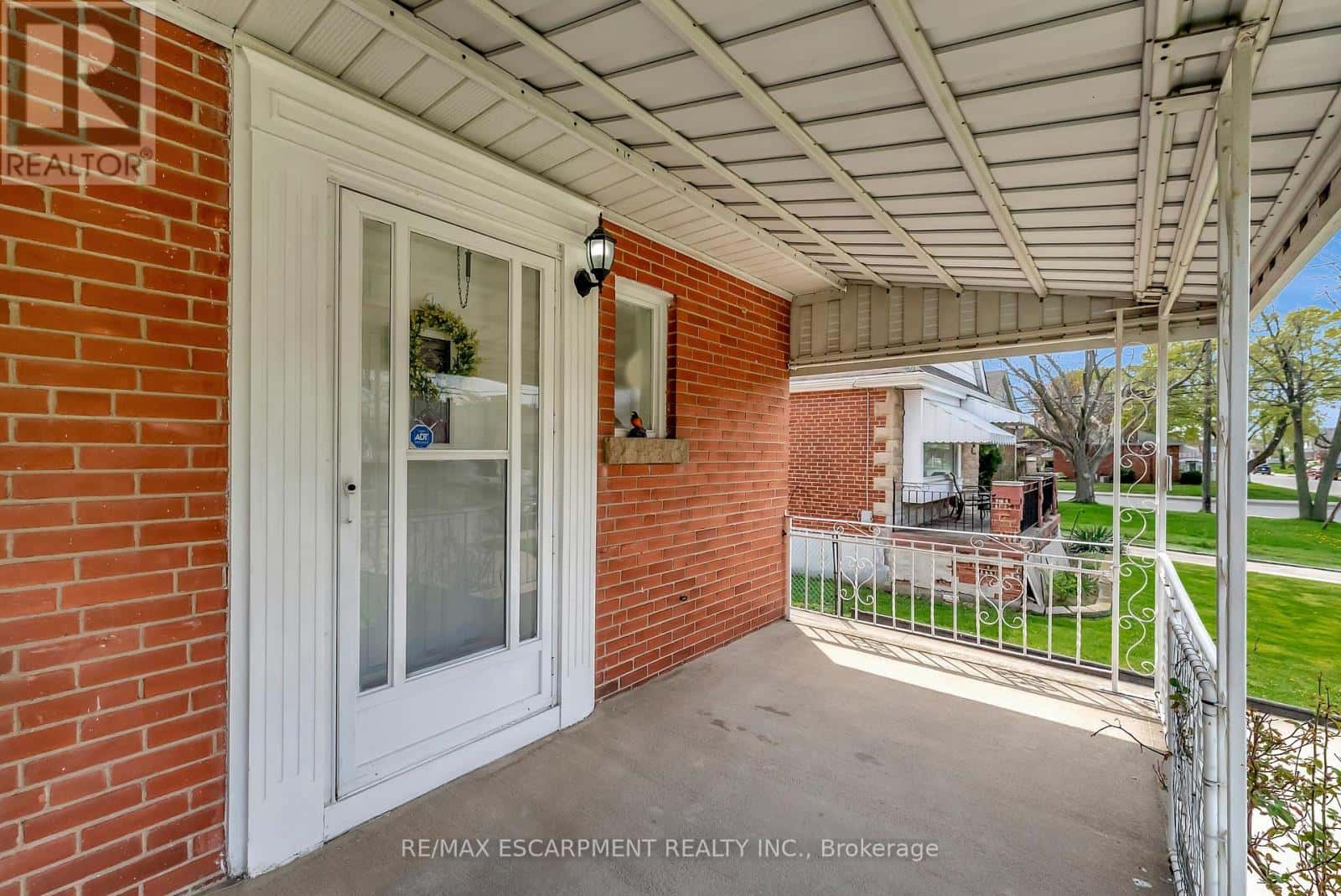 131 EAST 42ND STREET — Hamilton (Sunninghill), Ontario - Photo 3 of 44