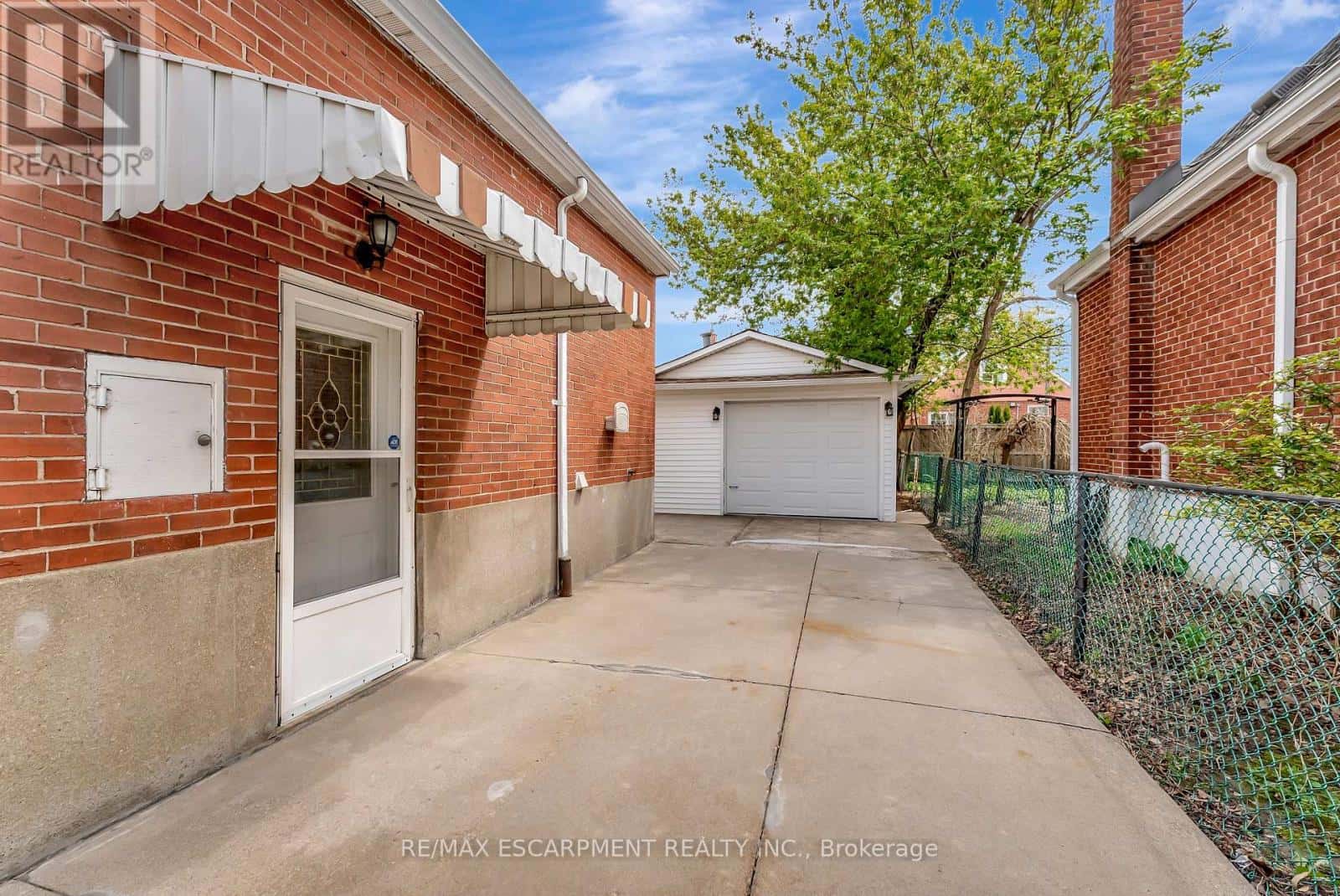 131 EAST 42ND STREET — Hamilton (Sunninghill), Ontario - Photo 4 of 44