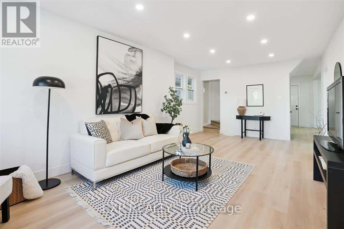 41 CAMERON AVENUE S — Hamilton (Bartonville), Ontario - Photo 2 of 32