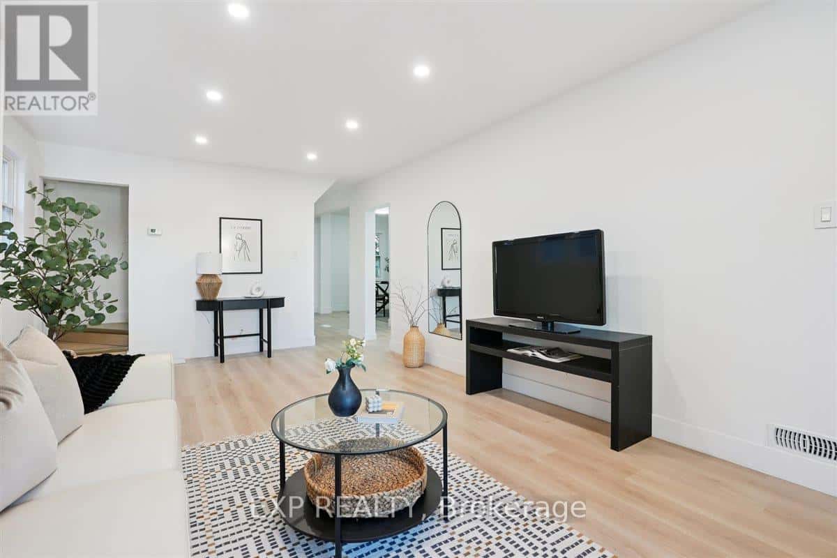 41 CAMERON AVENUE S — Hamilton (Bartonville), Ontario - Photo 3 of 32