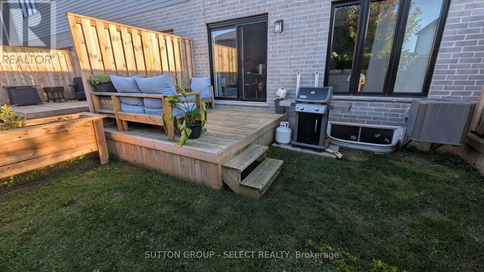 3 - 1 MILLER DRIVE — Lucan Biddulph (Lucan), Ontario - Photo 4 of 27