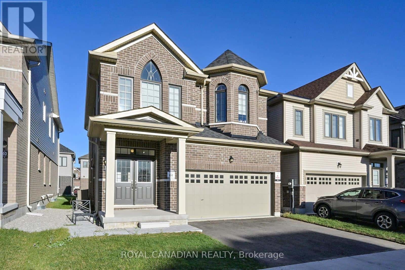 38 ROCHESTER DRIVE — Barrie, Ontario - Photo 2 of 24