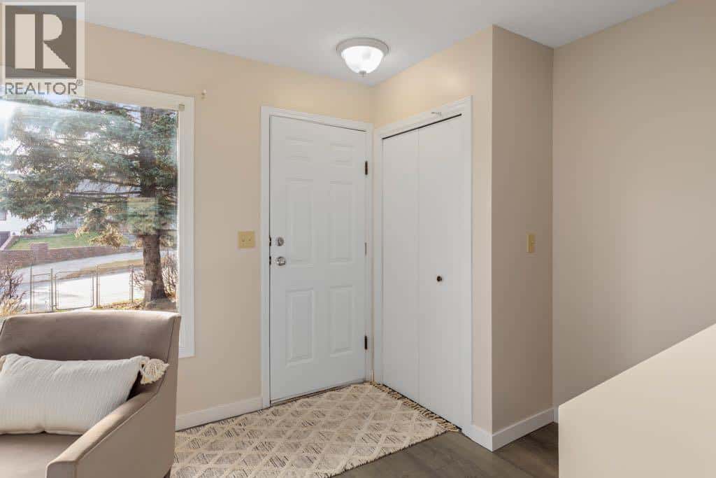 512 Sunset Boulevard — Diamond Valley, Alberta - Photo 5 of 49