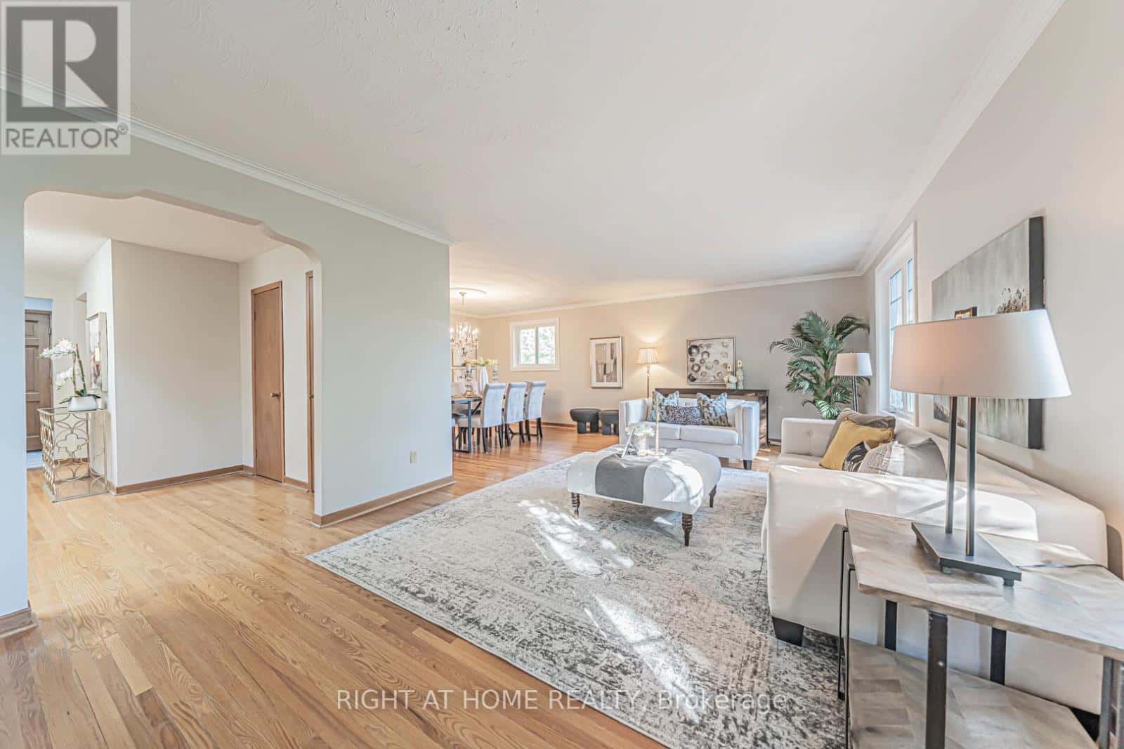 5 GREYSWOOD COURT — Toronto (Humber Heights), Ontario - Photo 4 of 29