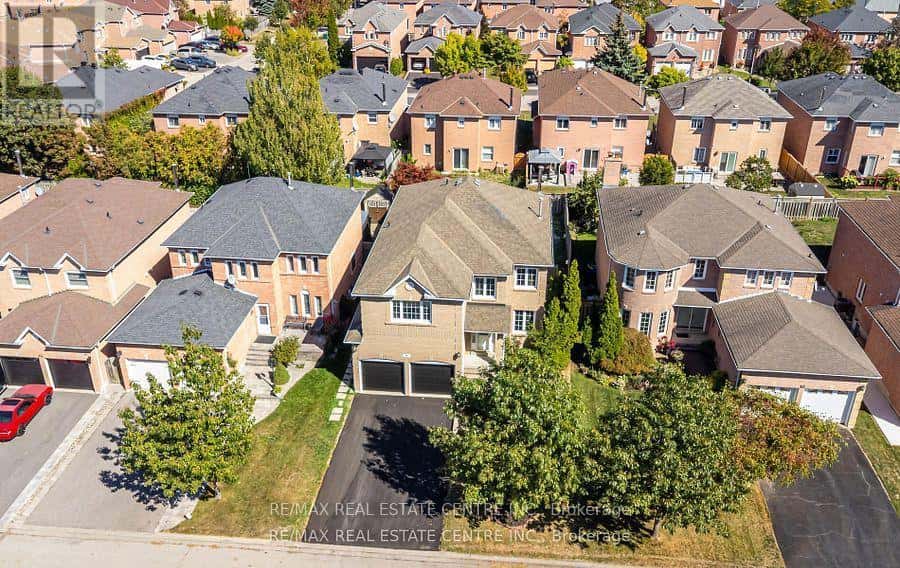 UPPER - 42 HOWES STREET — Ajax (Central West), Ontario - Photo 2 of 35