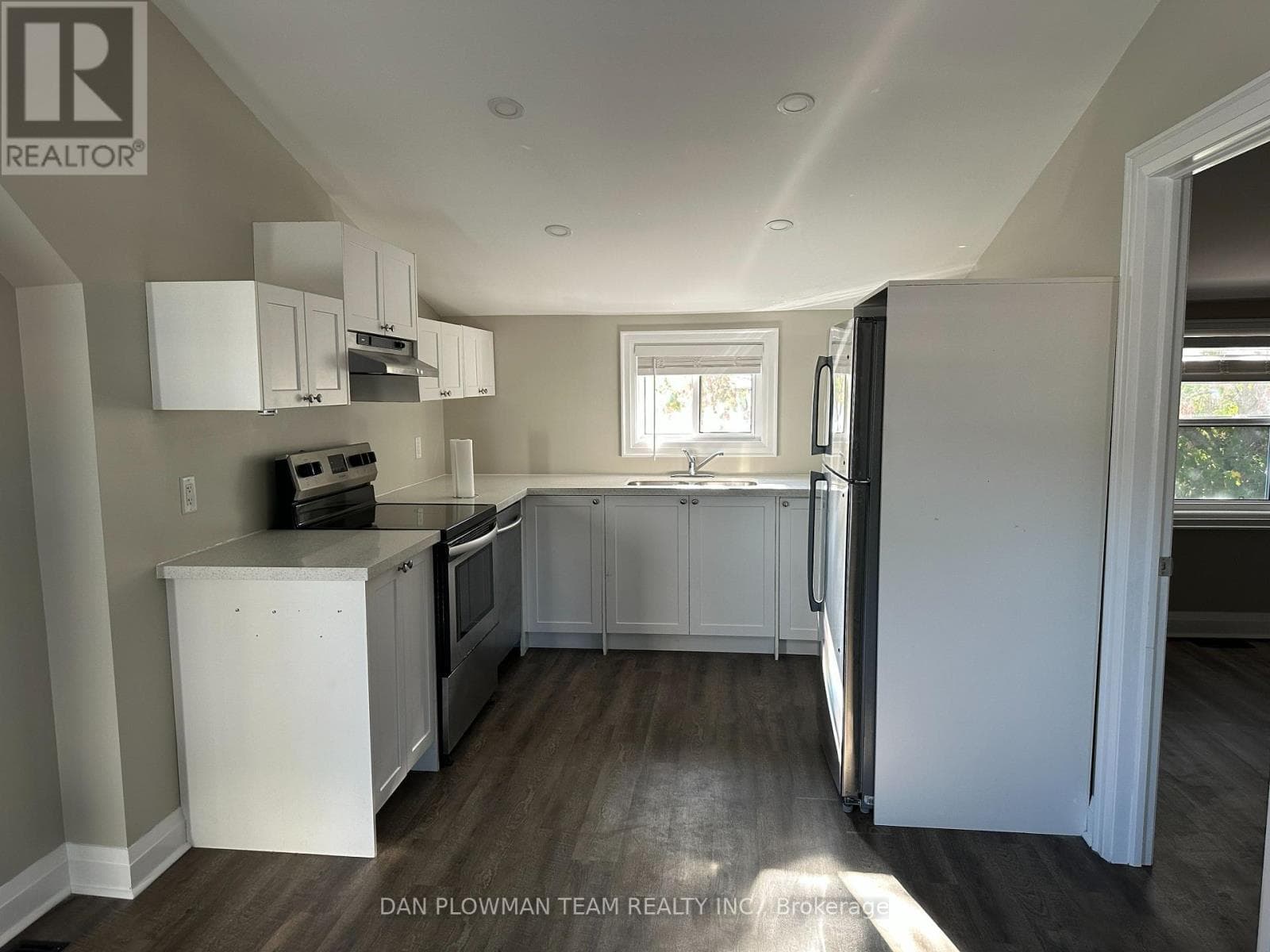 UPPER - 460 PARK ROAD S — Oshawa (Vanier), Ontario - Main photo