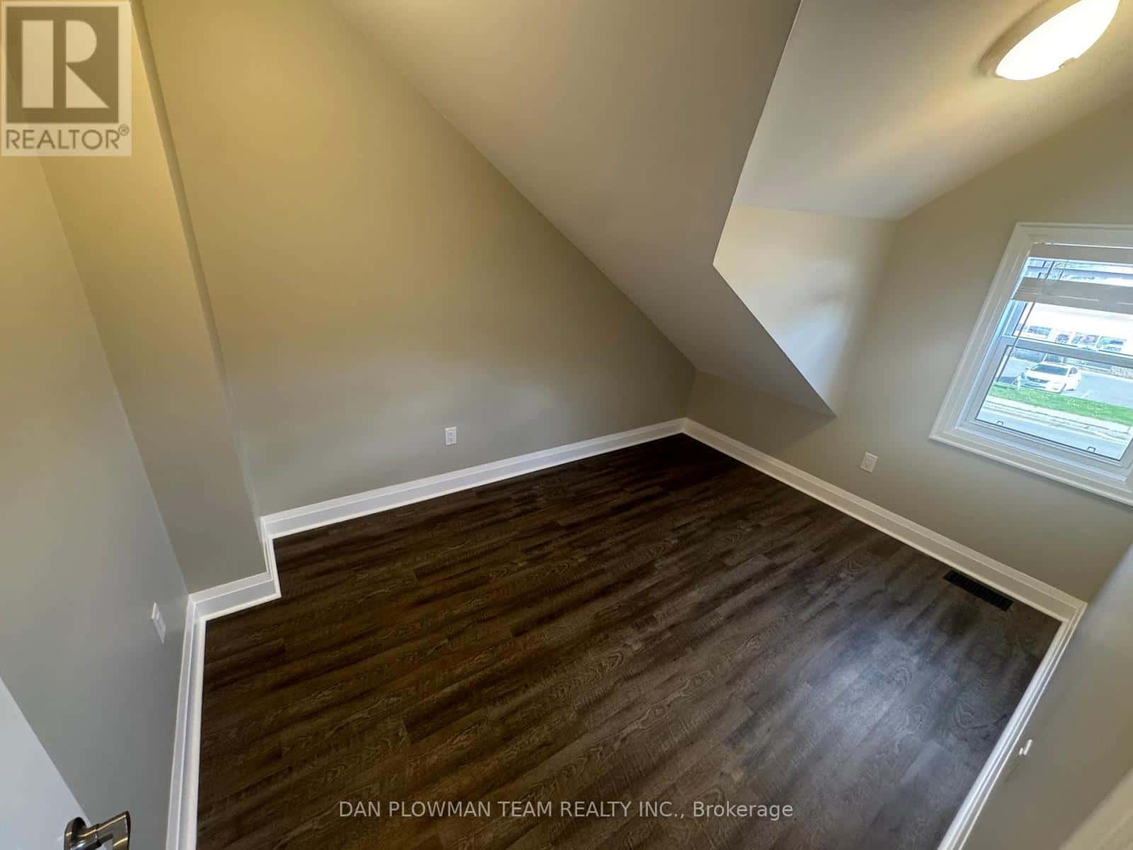 UPPER - 460 PARK ROAD S — Oshawa (Vanier), Ontario - Photo 5 of 5