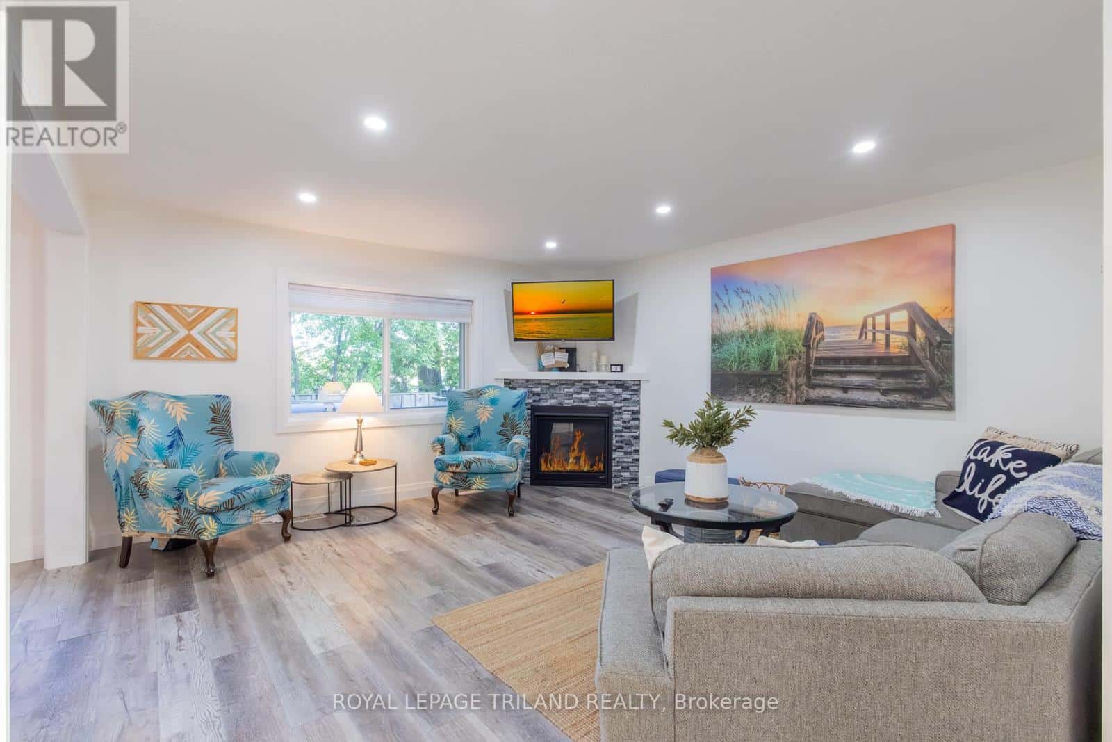 22 WONDERGROVE COURT — Lambton Shores (Grand Bend), Ontario - Photo 3 of 50