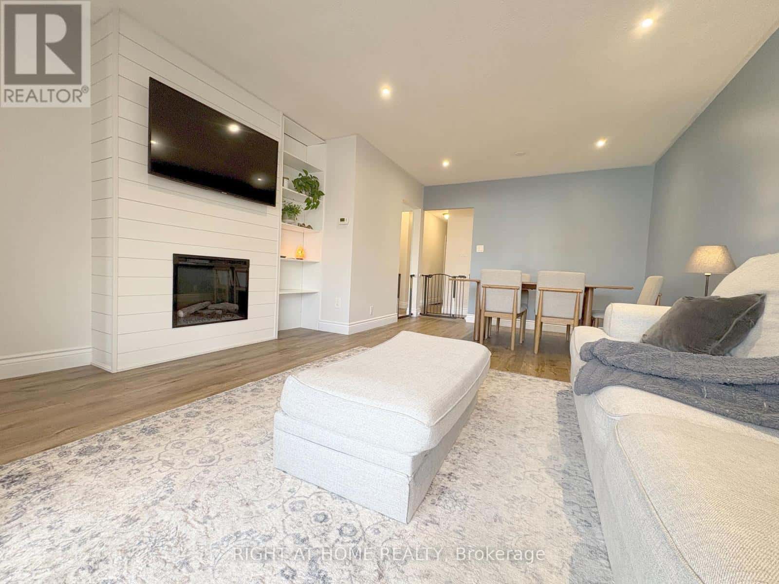 UPPER - 975 MINK STREET — Pickering (West Shore), Ontario - Photo 3 of 24