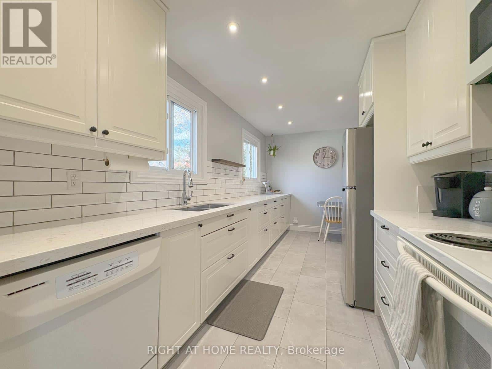 UPPER - 975 MINK STREET — Pickering (West Shore), Ontario - Photo 5 of 24