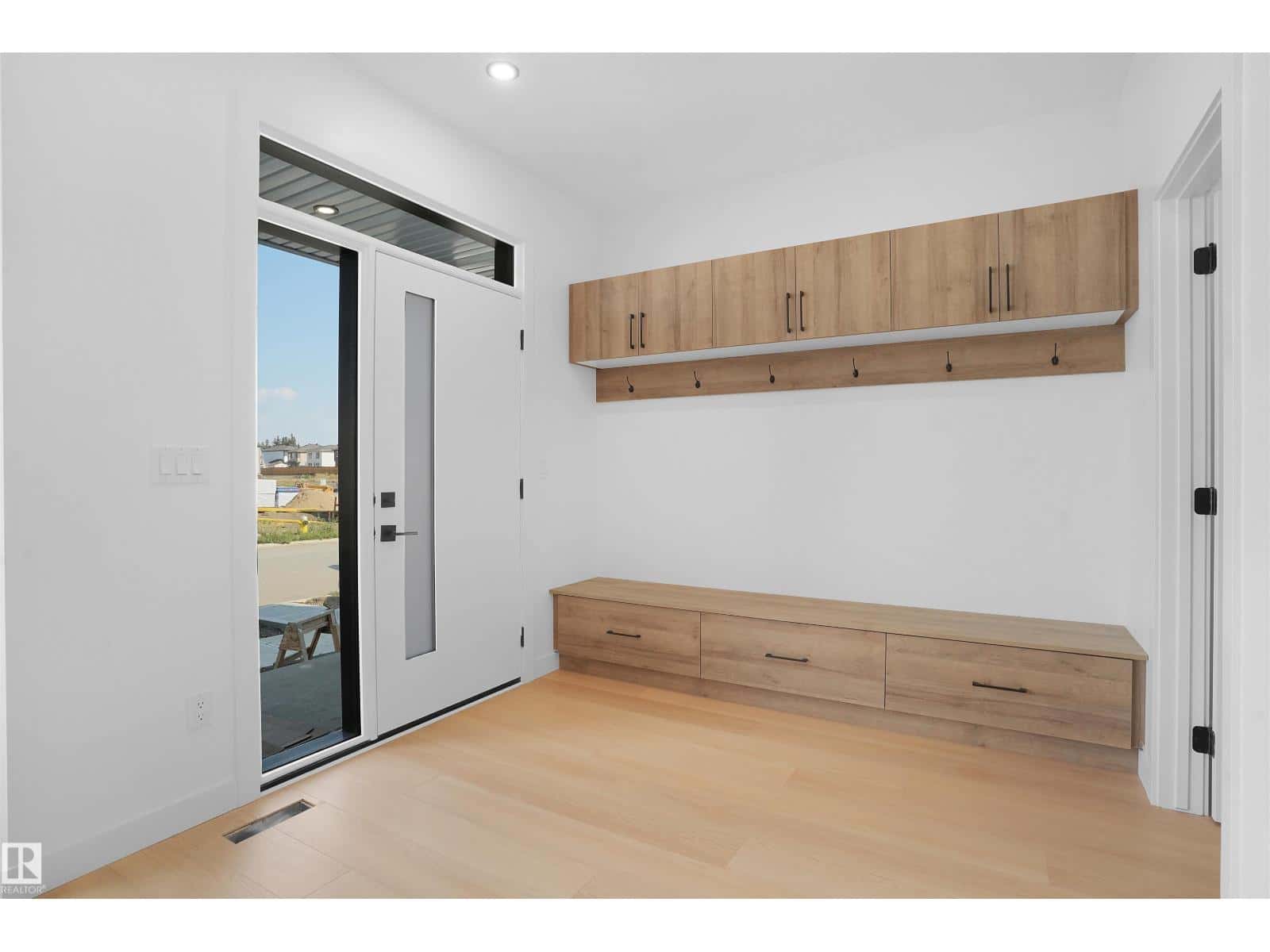 82 Blackbird BN — Fort Saskatchewan, Alberta - Photo 3 of 37