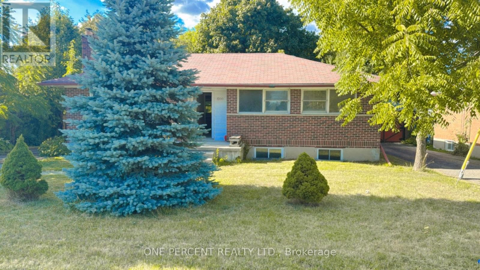 1200 HURON STREET — London East (East A), Ontario - Main photo